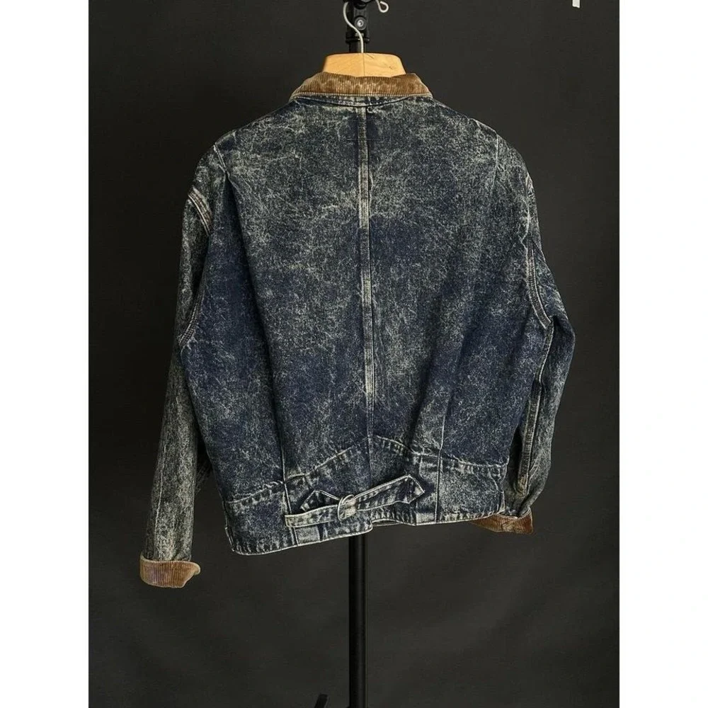Levis see labels
